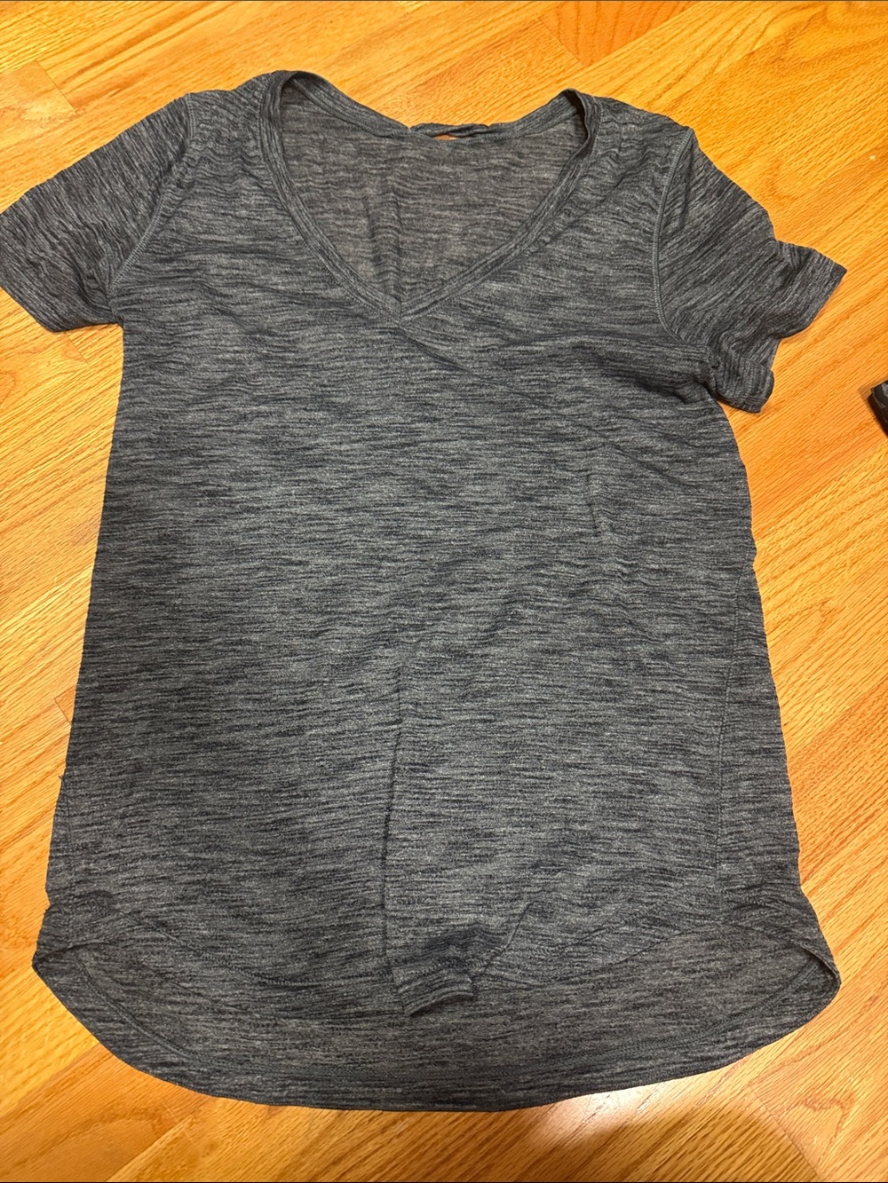 Lululemon Women's Short Sleeve V-Neck Tee - Heather Charcoal size 4